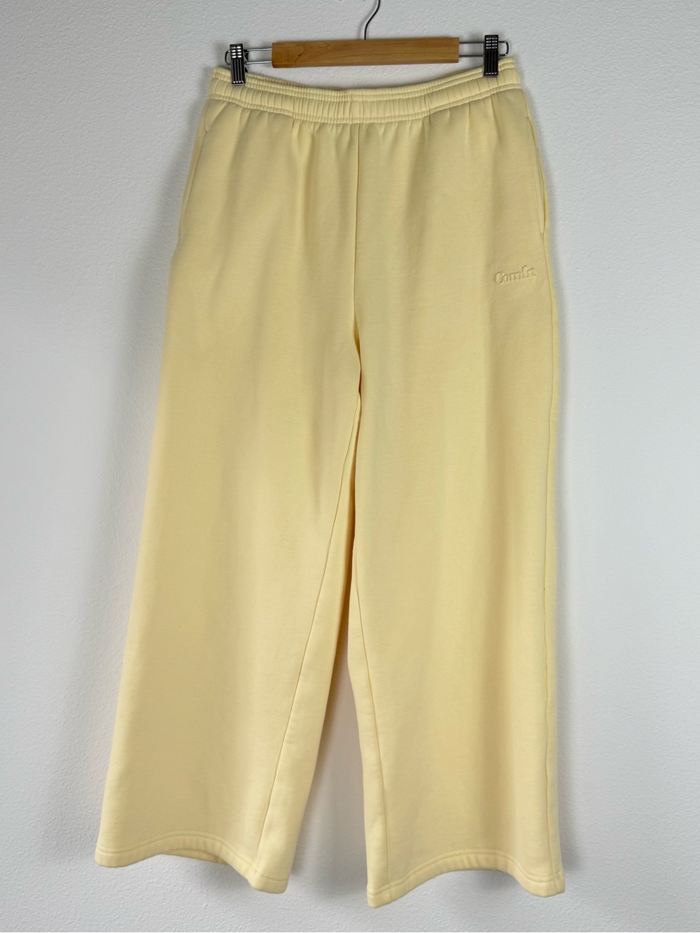 Comfrt Basic Wide Leg Sweatpants Women’s Size L Limited Edition Buttercream